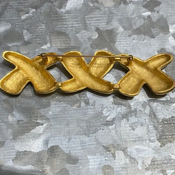 Vintage XXX Matte Gold Brooch - Picture 2 of 3